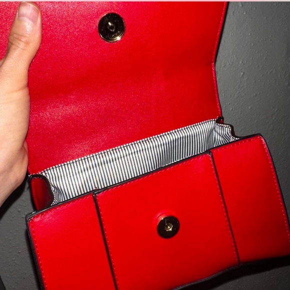 Red women crossbody bag - Picture 5 of 6